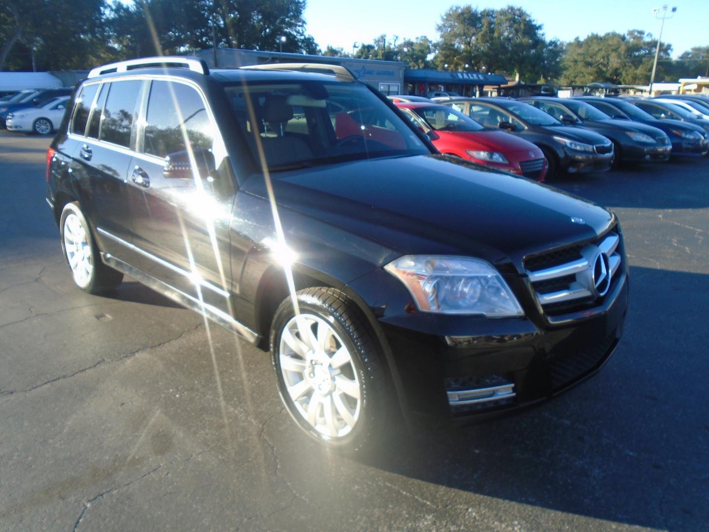 2012 Black /Beige Mercedes-Benz GLK-Class GLK350 (WDCGG5GB8CF) with an 3.5L V6 DOHC 24V engine, 7-Speed Automatic transmission, located at 6112 N Florida Avenue, Tampa, FL, 33604, (888) 521-5131, 27.954929, -82.459534 - Photo#2